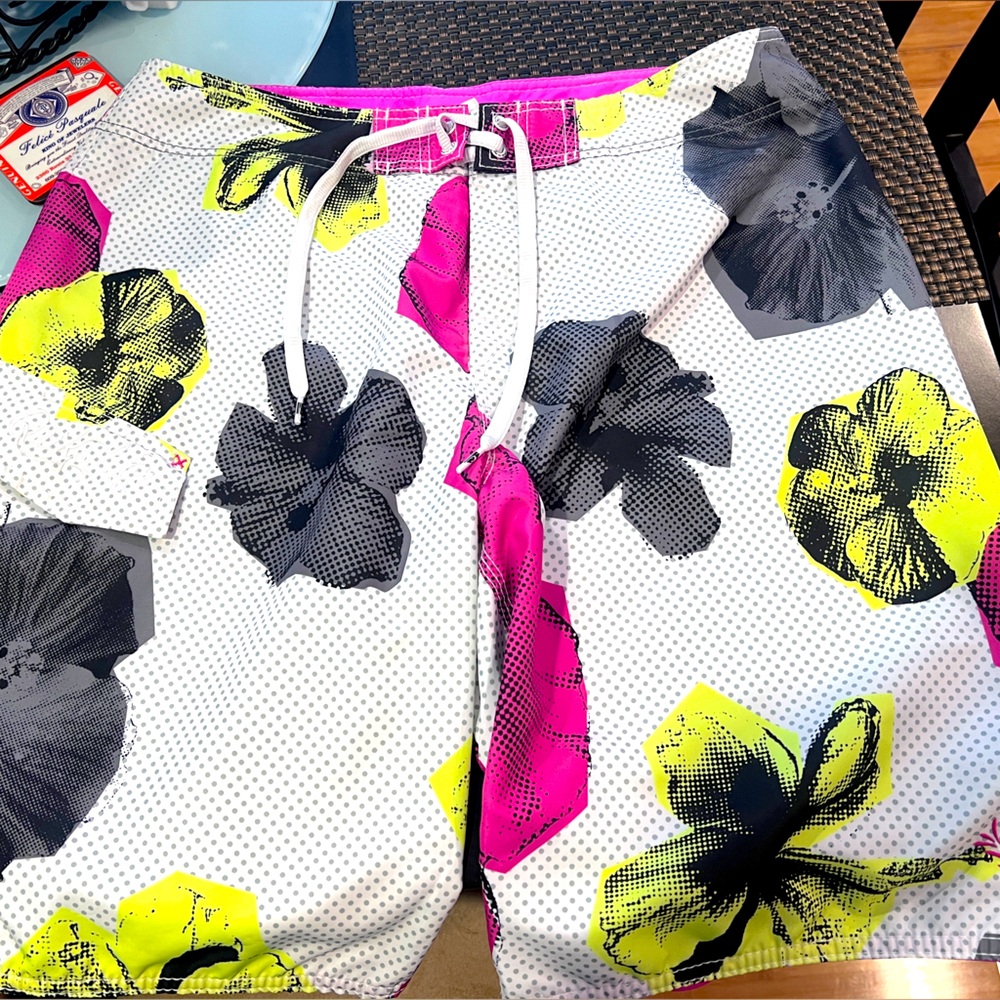 Quiksilver Men’s Boardshorts White with Neon Floral Design Size 34 Waist